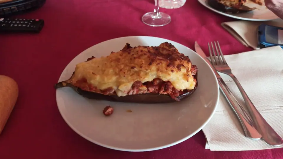 Berenjena rellena gratinada