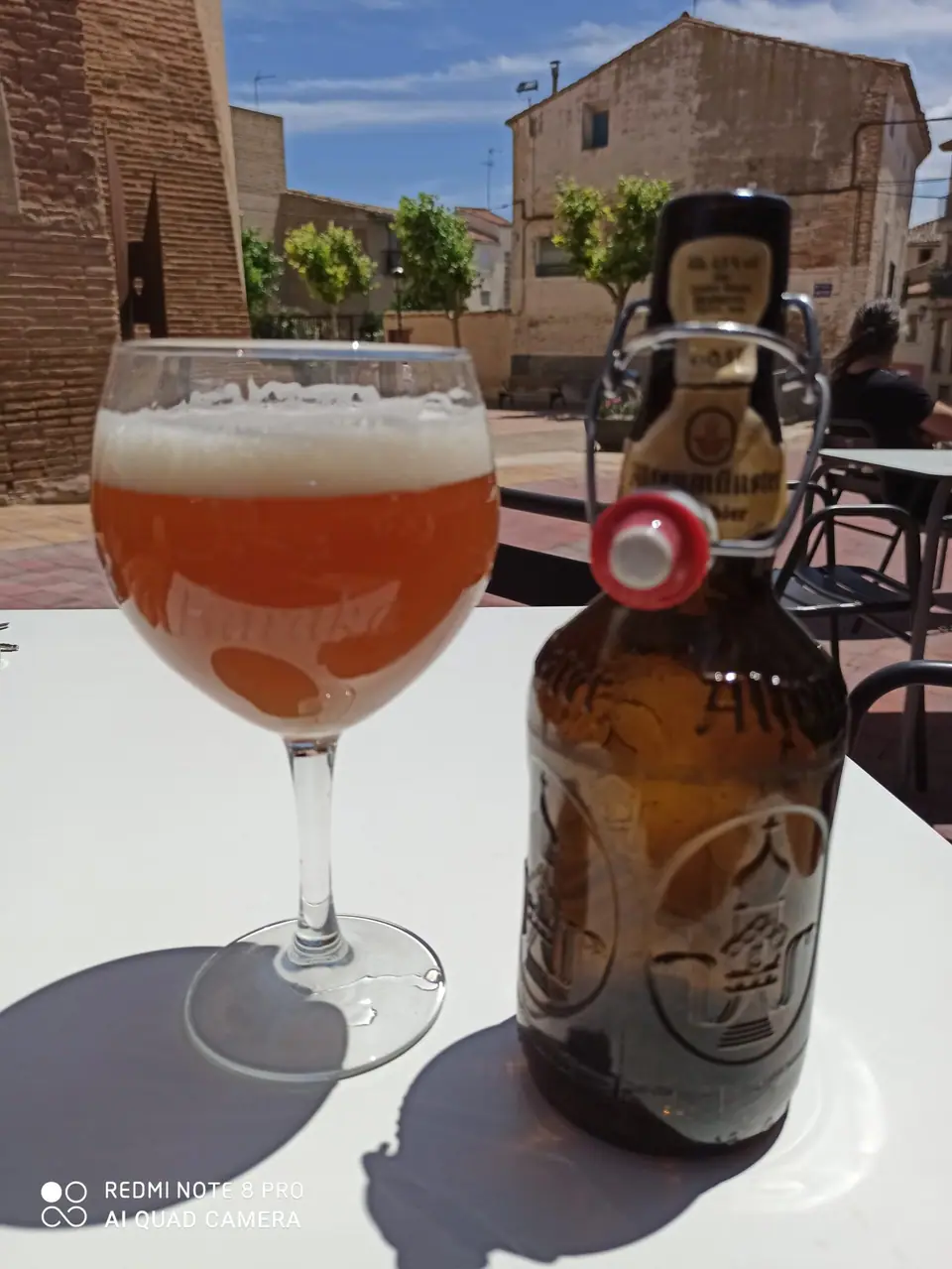 Cerveza servida en copa