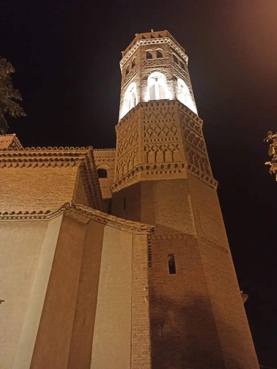 La iglesia de San Pedro de noche