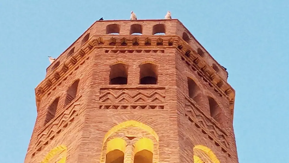 Torre mudéjar de la iglesia de San Pedro, en Alagón